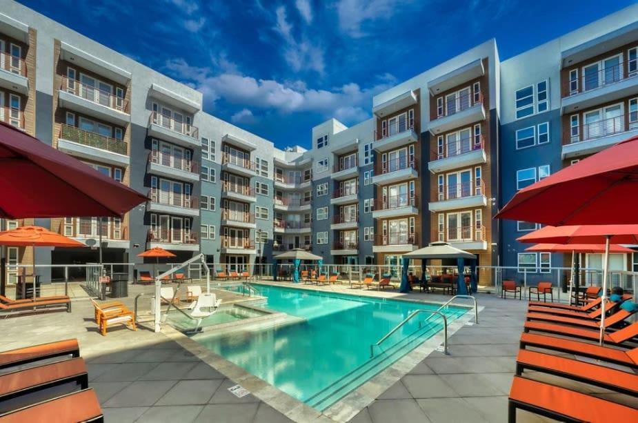 Cozysuites Phx Roro Gym, Pool, Pets, Parking! #7 * Phoenix